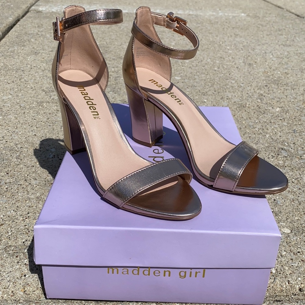 Ankle strap sandals